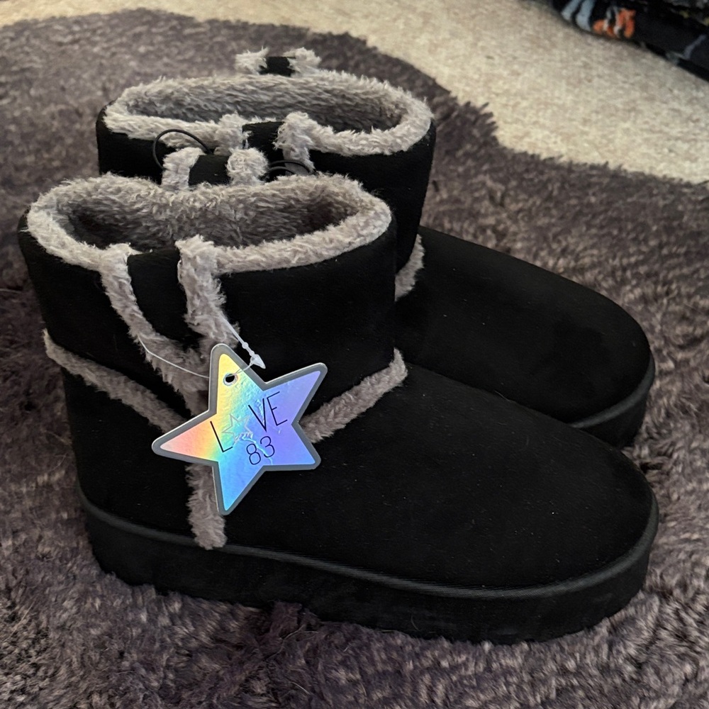 NWT Black and Gray Fur-Lined Platform Boots